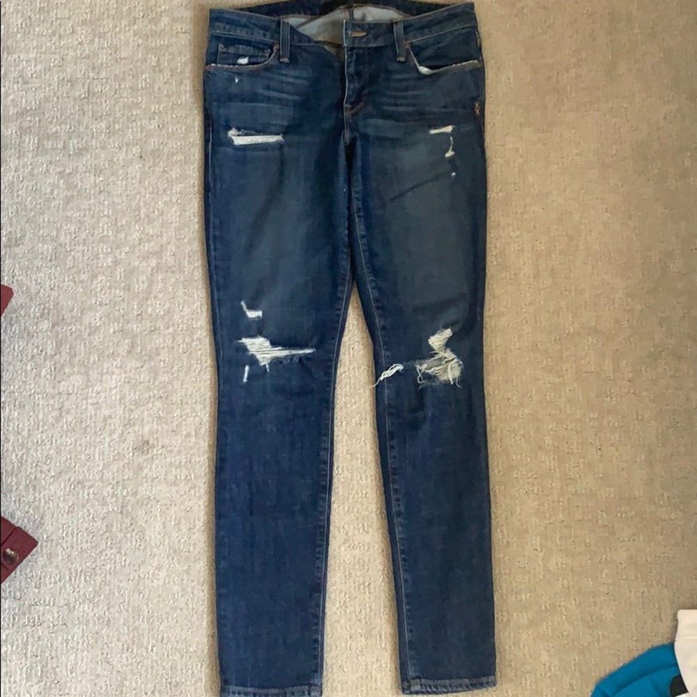 Women’s genetic skinny jeans.